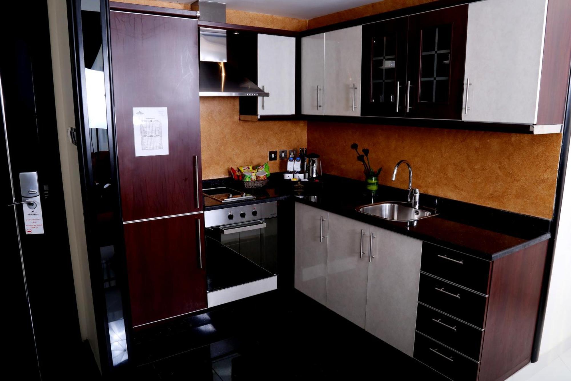 Royal Grand Suite Hotel Szardża Zewnętrze zdjęcie